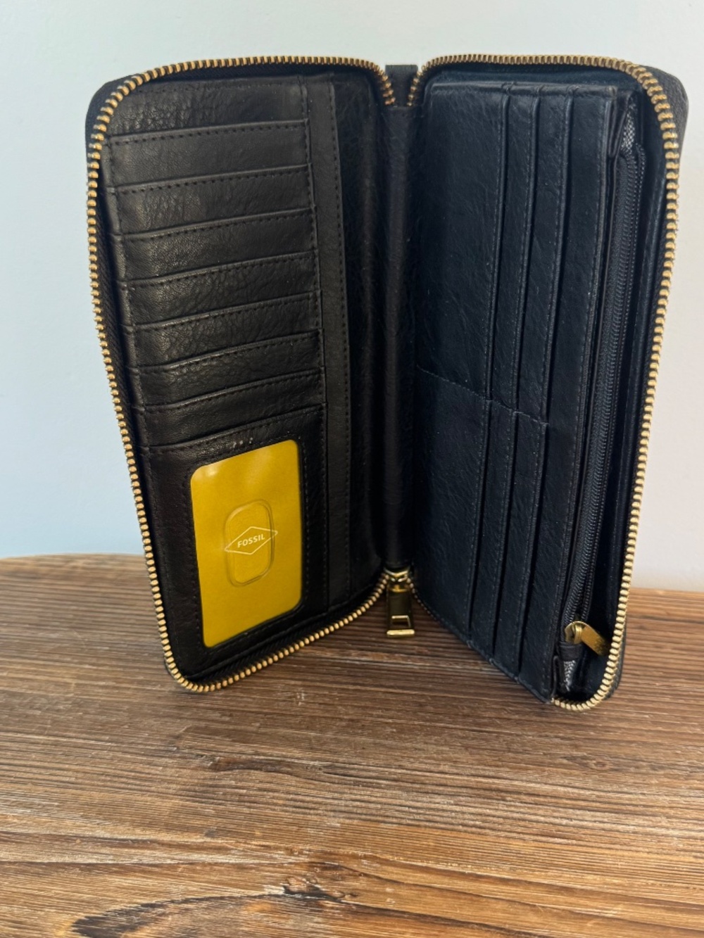 Fossil Liza Leather Zip Around Clutch Wallet – Black/Brass – BRAND NEW